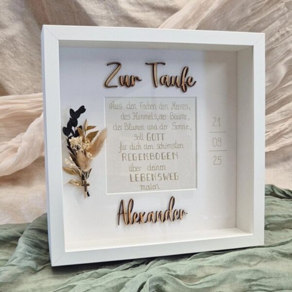 handgeschriebenes Bild im Rahmen zur Taufe